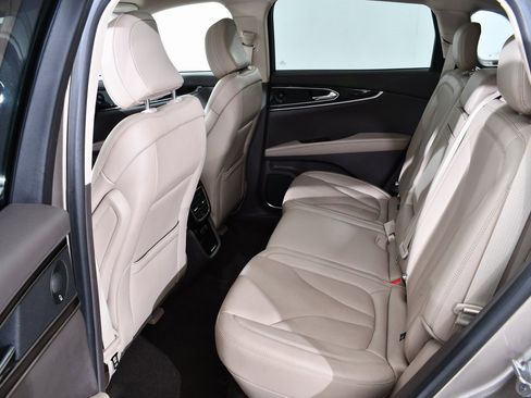 Used 2021 Lincoln Nautilus Reserve image 16