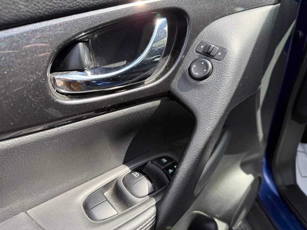 Used 2018 Nissan Rogue S FWD image 15
