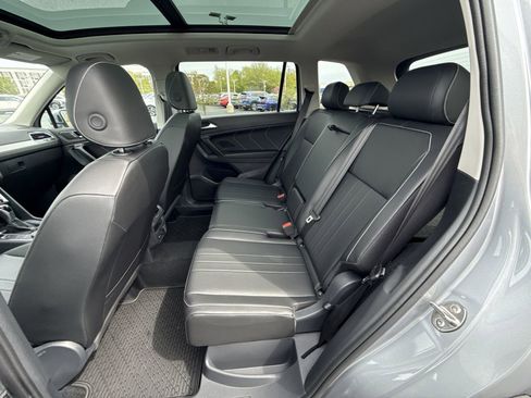 Used 2024 Volkswagen Tiguan SE w/ Panoramic Sunroof Package AWD/4WD image 23