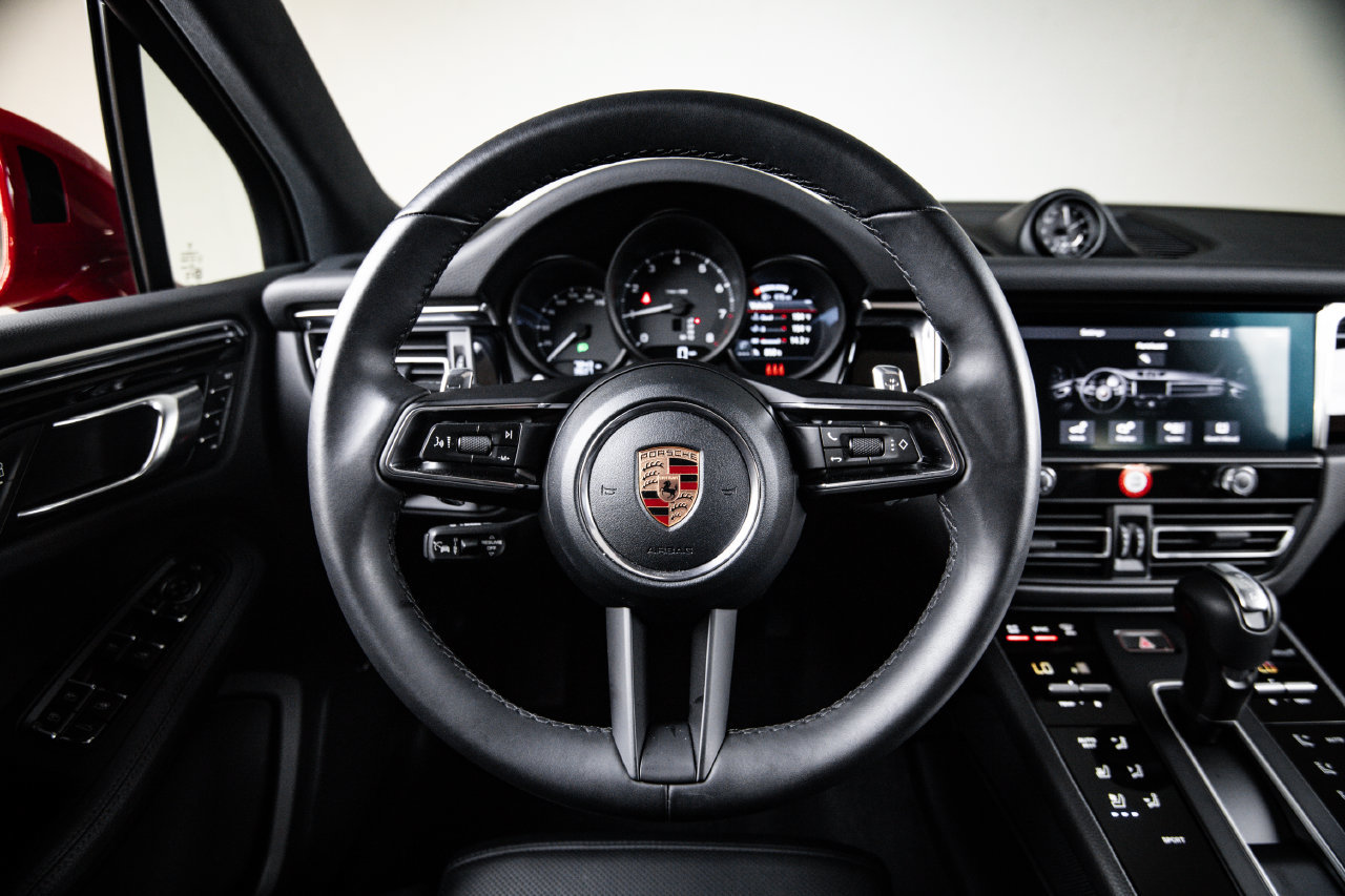 Certified 2026 Porsche Macan AWD/4WD image 26