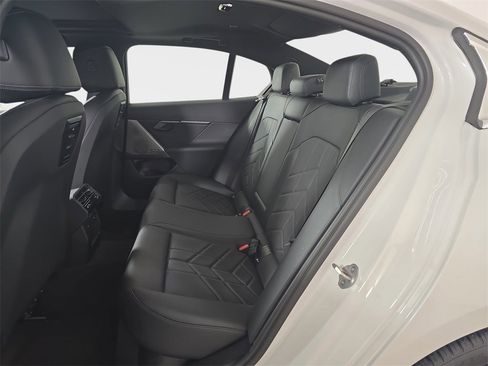 Used 2026 BMW 530i xDrive w/ Premium Package image 17