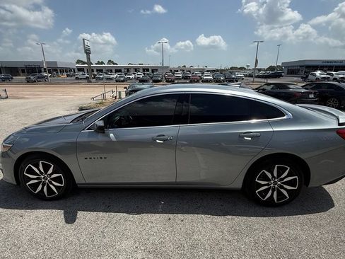 Used 2025 Chevrolet Malibu RS FWD image 4