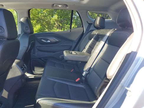 Used 2024 GMC Terrain SLT w/ LPO, Floor Liner Package AWD/4WD image 10