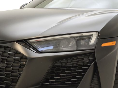 Used 2021 Audi R8 V10 w/ Premium Package image 5