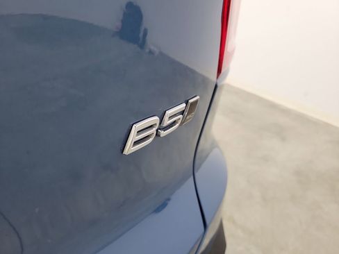 Certified 2024 Volvo XC40 B5 Plus w/ Protection Package Premier image 8