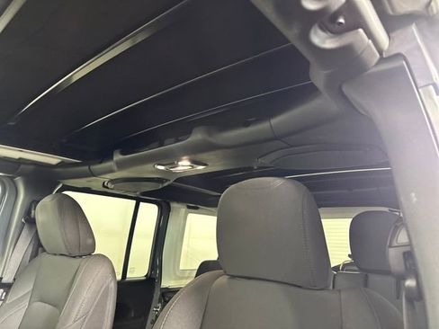 Used 2023 Jeep Wrangler Unlimited w/ Sun & Screen Package image 12