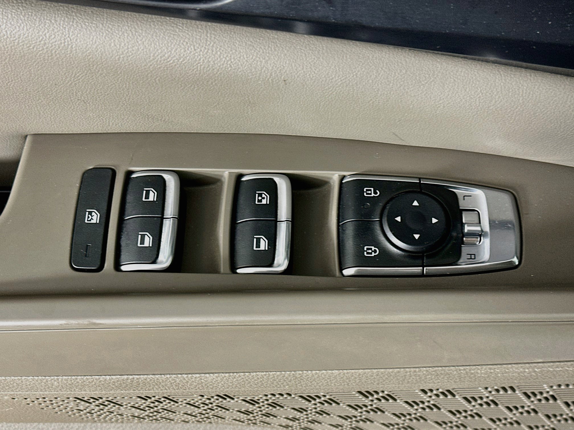 Used 2026 Kia Carnival FWD image 15