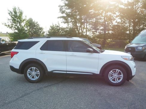 Used 2020 Ford Explorer XLT AWD/4WD image 4
