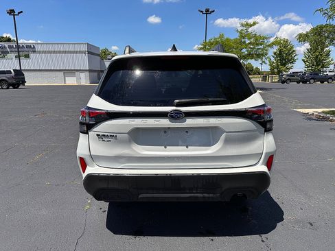 Certified 2025 Subaru Forester Premium AWD/4WD image 4