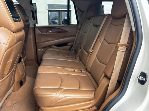 Used 2015 Cadillac Escalade Platinum RWD image 40