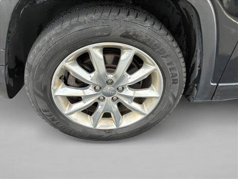 Used 2017 Jeep Cherokee Limited AWD/4WD image 6