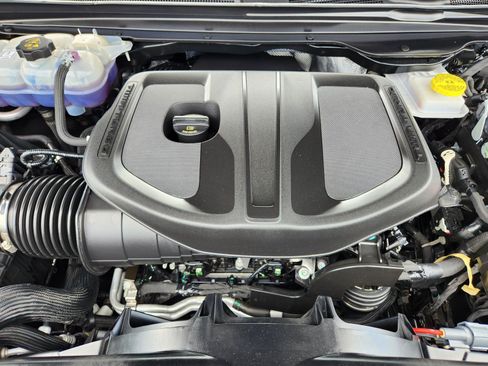Used 2025 RAM 1500 Laramie AWD/4WD image 10
