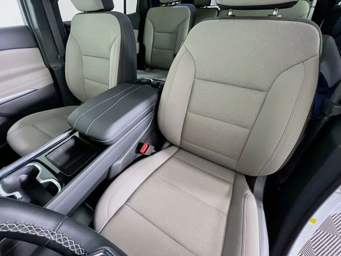 Used 2025 Chevrolet Traverse LT image 21