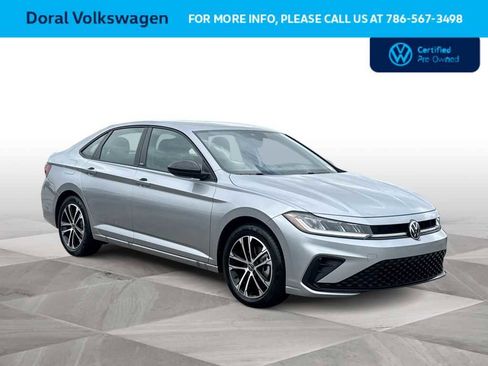 Used 2025 Volkswagen Jetta Sport image 2