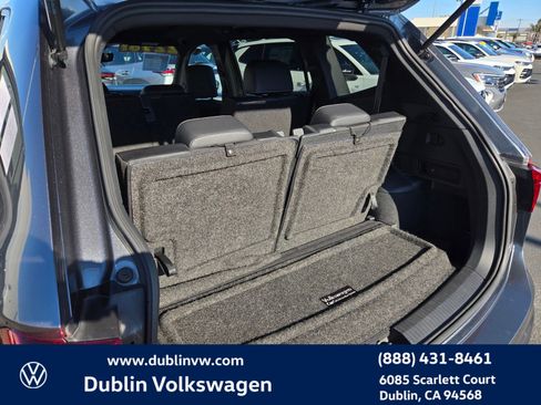 Certified 2022 Volkswagen Tiguan SE R-Line image 24