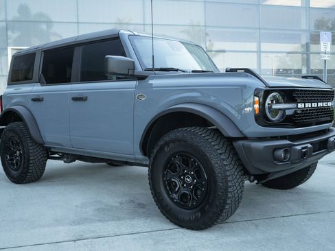 Used 2023 Ford Bronco Wildtrak image 3