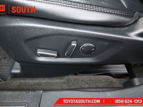 Used 2017 Ford Explorer XLT w/ Equipment Group 202A FWD image 23