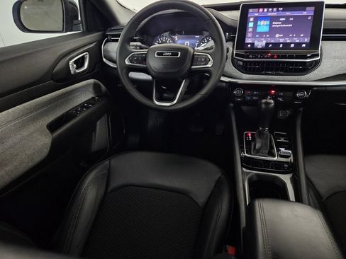 Used 2024 Jeep Compass Latitude AWD/4WD image 5