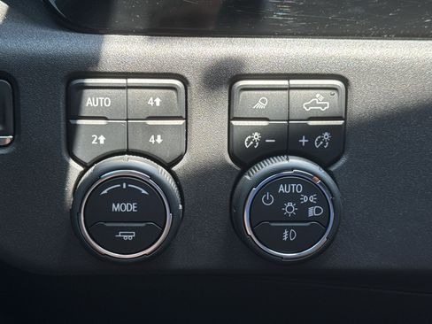 Used 2023 Chevrolet Silverado 1500 LT Trail Boss w/ LT Trail Boss Premium Package AWD/4WD image 14