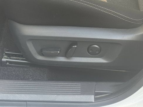 Used 2025 Nissan Rogue SV FWD image 22
