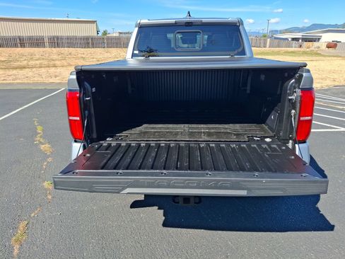 Used 2024 Toyota Tacoma Limited w/ Limited Package (LT) AWD/4WD image 19