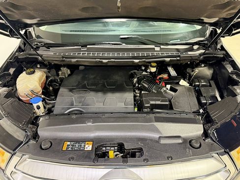 Used 2016 Ford Edge Titanium w/ Technology Package image 34