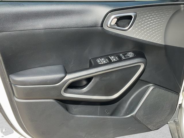 Used 2023 Kia Soul S FWD image 10