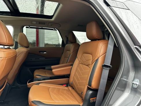 Certified 2024 Nissan Pathfinder Platinum image 15