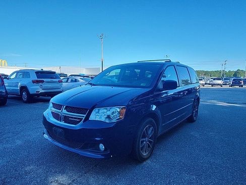 Used 2017 Dodge Grand Caravan SXT w/ Driver Convenience Group FWD image 1