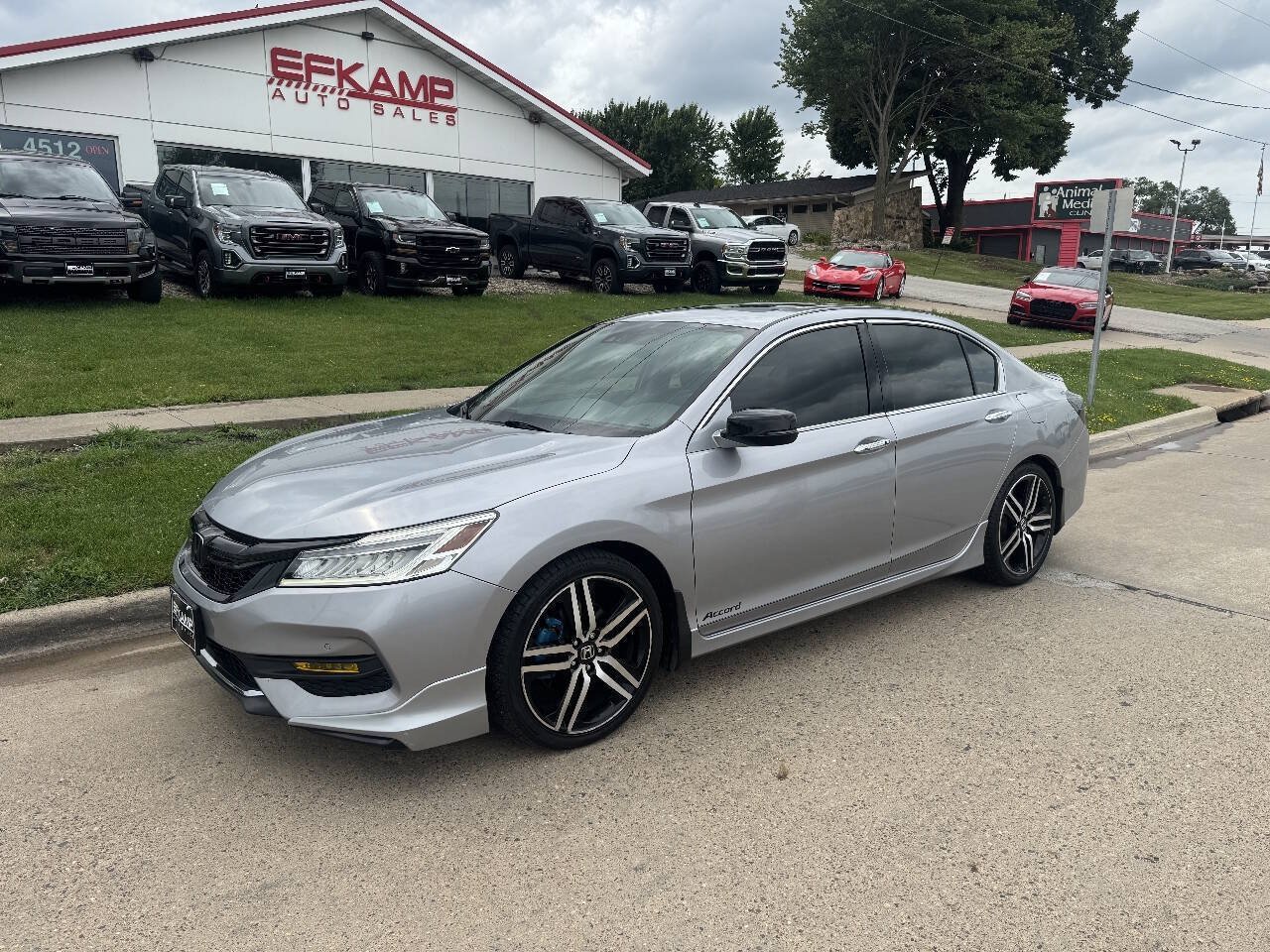 Used 2016 Honda Accord Touring image 1