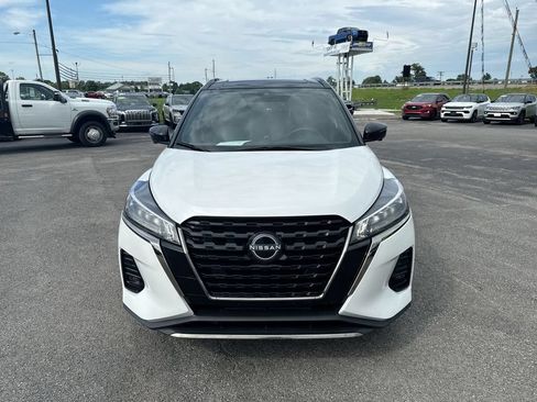 Used 2023 Nissan Kicks SR w/ SR Premium Package FWD image 16