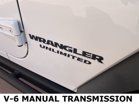 Used 2013 Jeep Wrangler Unlimited Sahara image 14