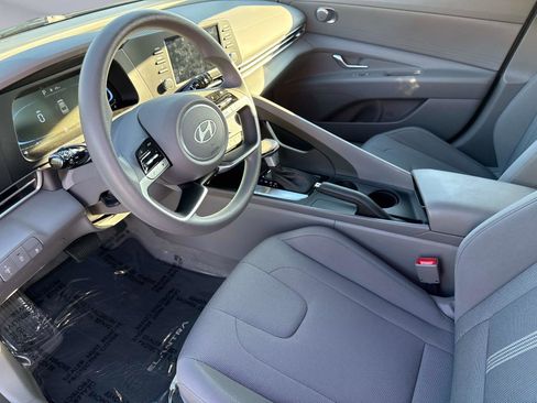Used 2024 Hyundai Elantra SE image 21