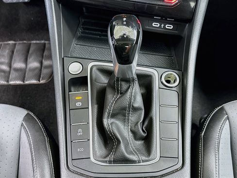 Used 2025 Volkswagen Jetta SE FWD image 24