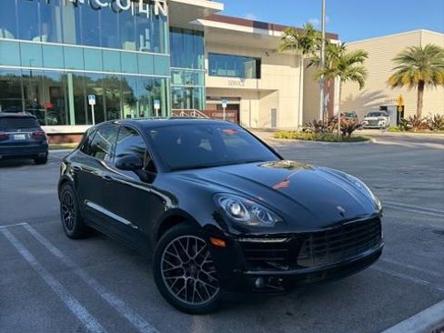 Used 2018 Porsche Macan Sport Edition AWD/4WD image 2