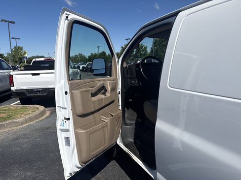 Used 2023 GMC Savana 2500 Extended w/ Driver Convenience Package RWD image 9