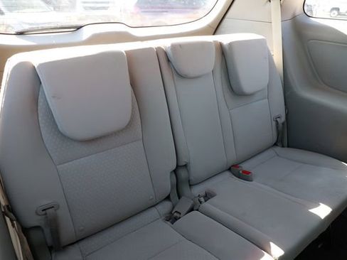 Used 2018 Kia Sedona L image 25