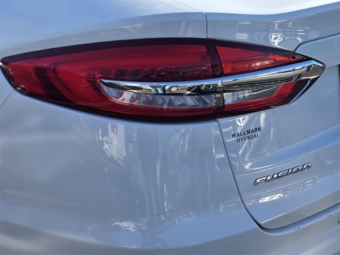 Used 2019 Ford Fusion SE image 27