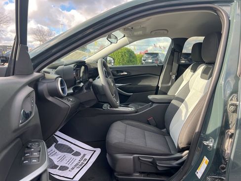 Used 2025 Chevrolet Trax LS image 11