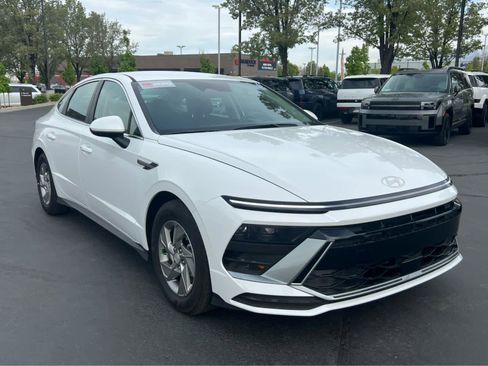 New 2026 Hyundai Sonata SE FWD image 4