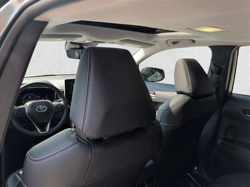 Used 2025 Toyota Corolla Cross XLE w/ Convenience Package AWD/4WD image 16