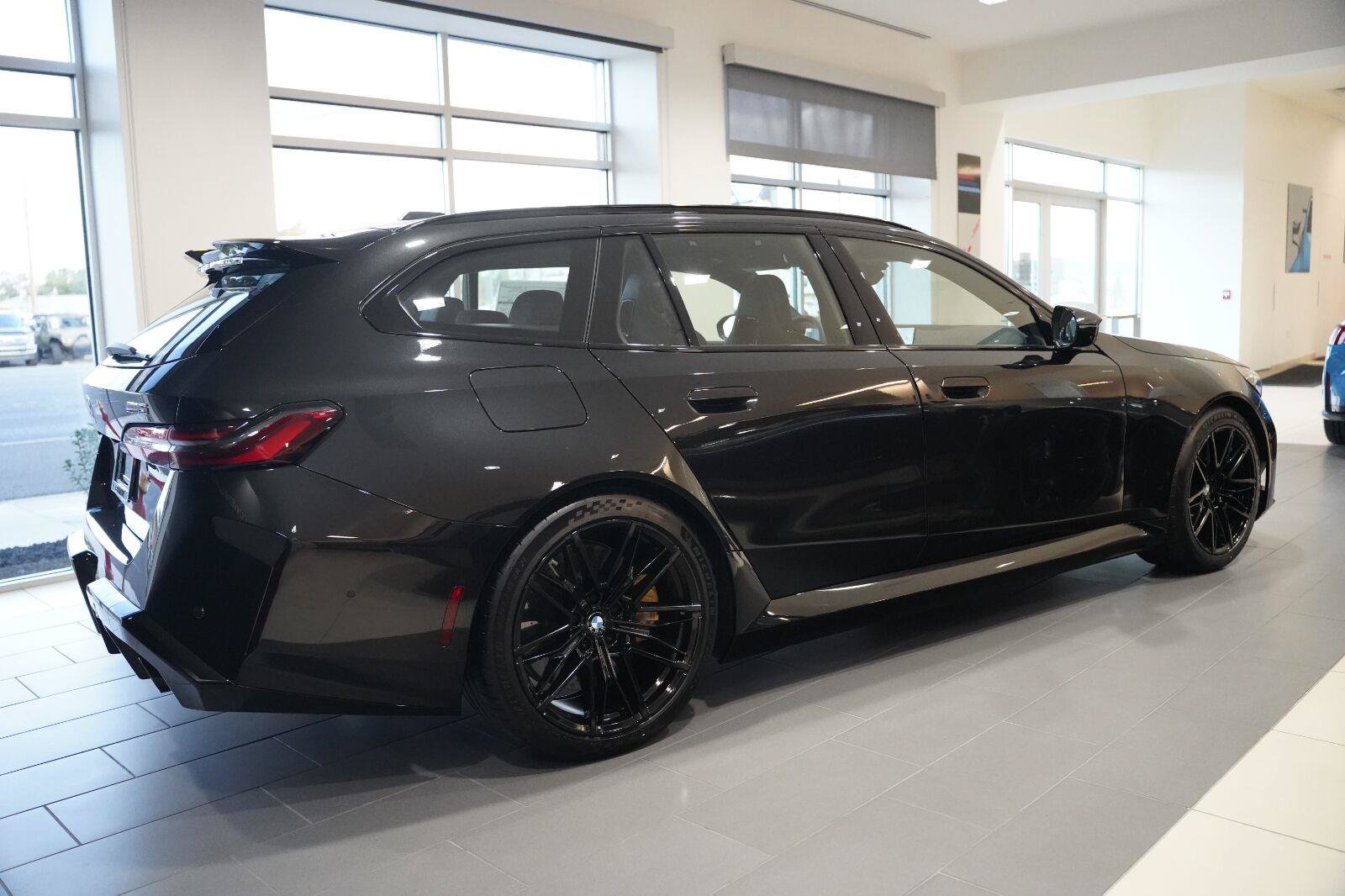 New 2027 BMW M5 Touring AWD/4WD image 3