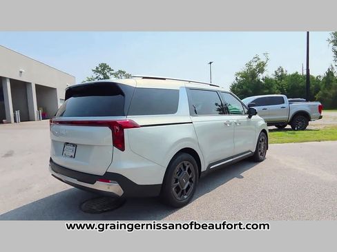 Used 2025 Kia Carnival SX FWD image 32