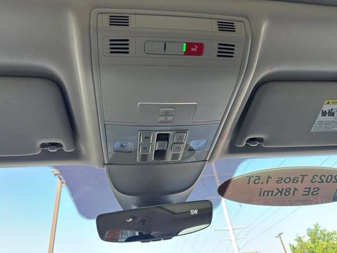 Used 2023 Volkswagen Taos SE w/ Panoramic Sunroof Package FWD image 21