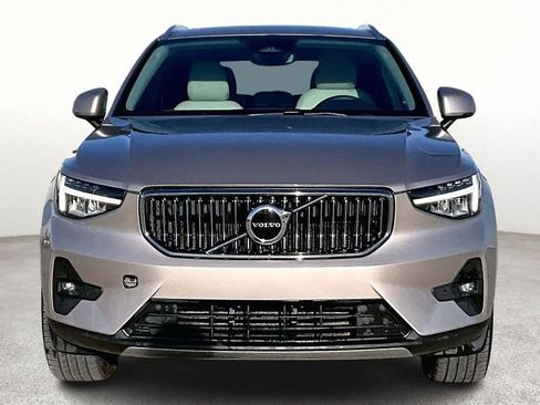 Used 2023 Volvo XC40 B4 Plus w/ Protection Package Premier image 5