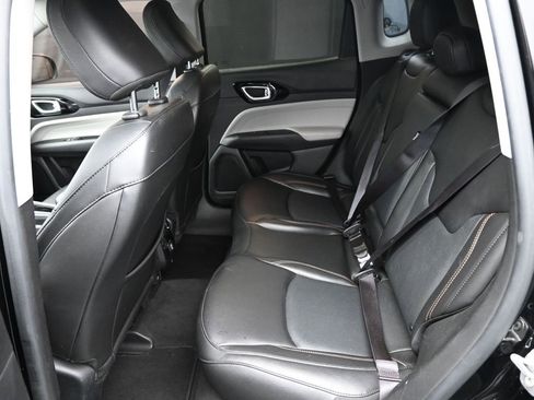 Used 2022 Jeep Compass Limited image 12