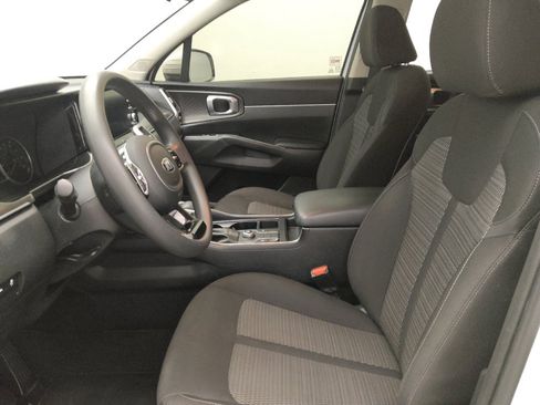 Used 2021 Kia Sorento LX image 17