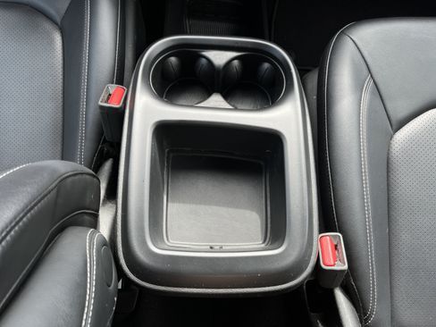 Used 2025 Chrysler Pacifica Select FWD image 26