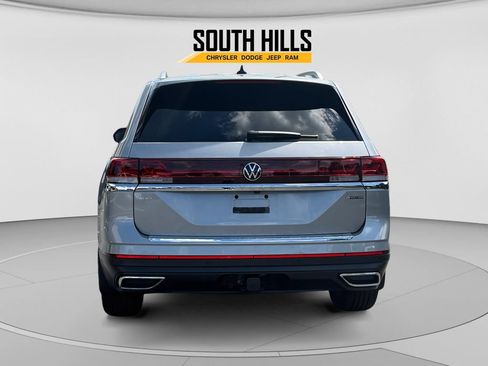 Used 2025 Volkswagen Atlas SEL AWD/4WD image 4