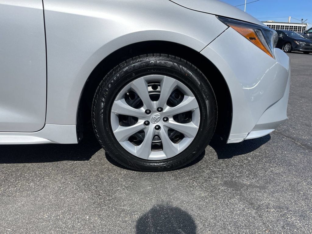 Used 2020 Toyota Corolla LE FWD image 10